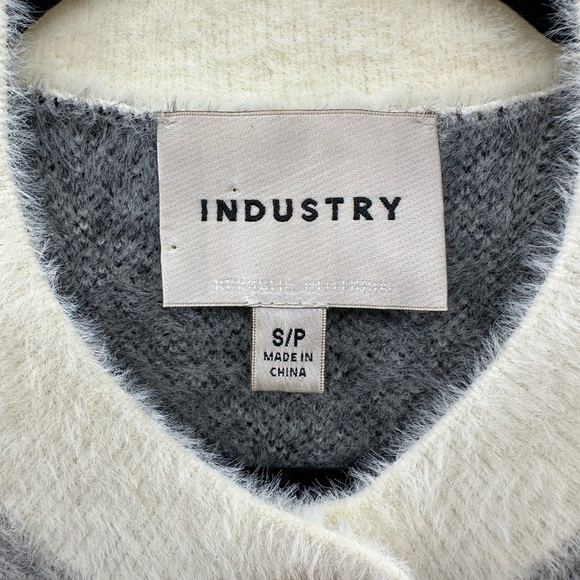 INDUSTRY CLASSIC soft pearl button clueless woman sophisticated cardigan. SM - Picture 8 of 13